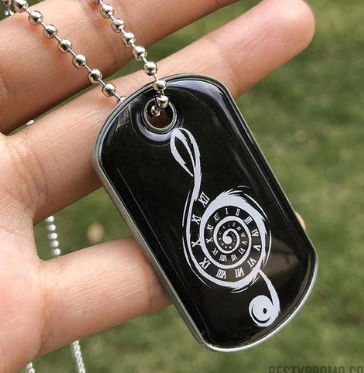  Embracing Personalization: The Appeal of Custom Zinc Alloy Dog Tag Necklaces with Doming